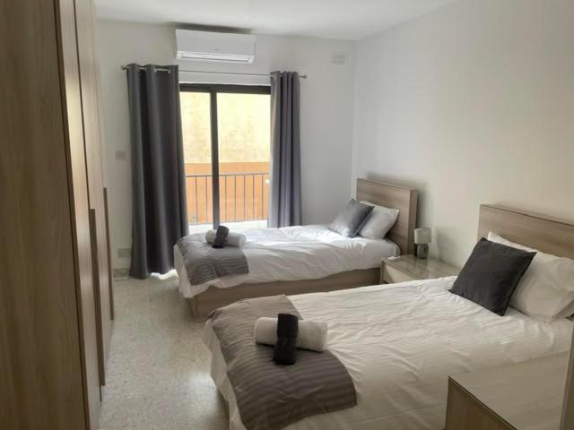 Spacious 3 Bedroom Apartment In The Heart Of St Julians San Ġiljan Kültér fotó