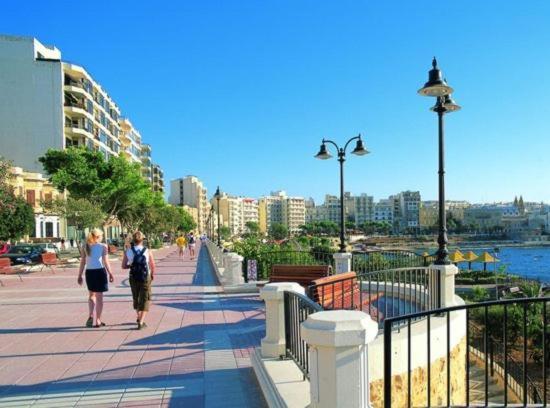 Spacious 3 Bedroom Apartment In The Heart Of St Julians San Ġiljan Kültér fotó