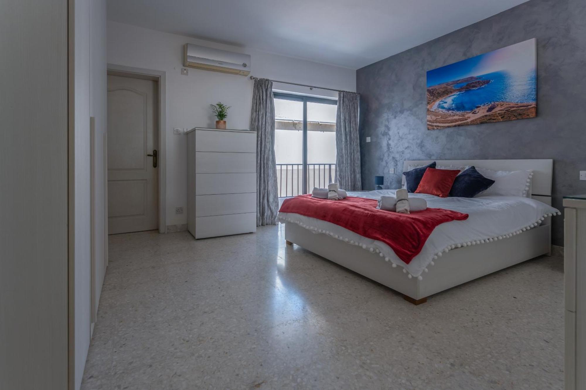 Spacious 3 Bedroom Apartment In The Heart Of St Julians San Ġiljan Kültér fotó