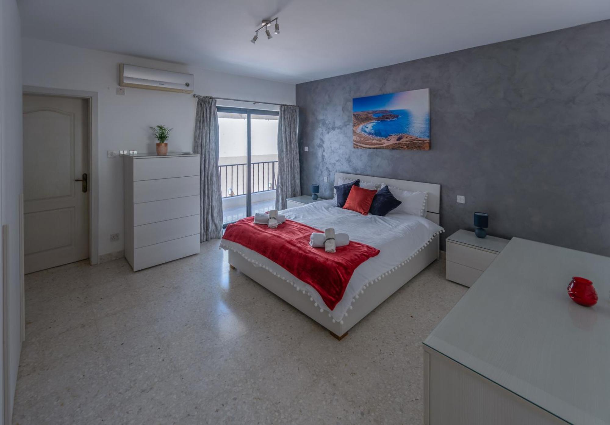 Spacious 3 Bedroom Apartment In The Heart Of St Julians San Ġiljan Kültér fotó