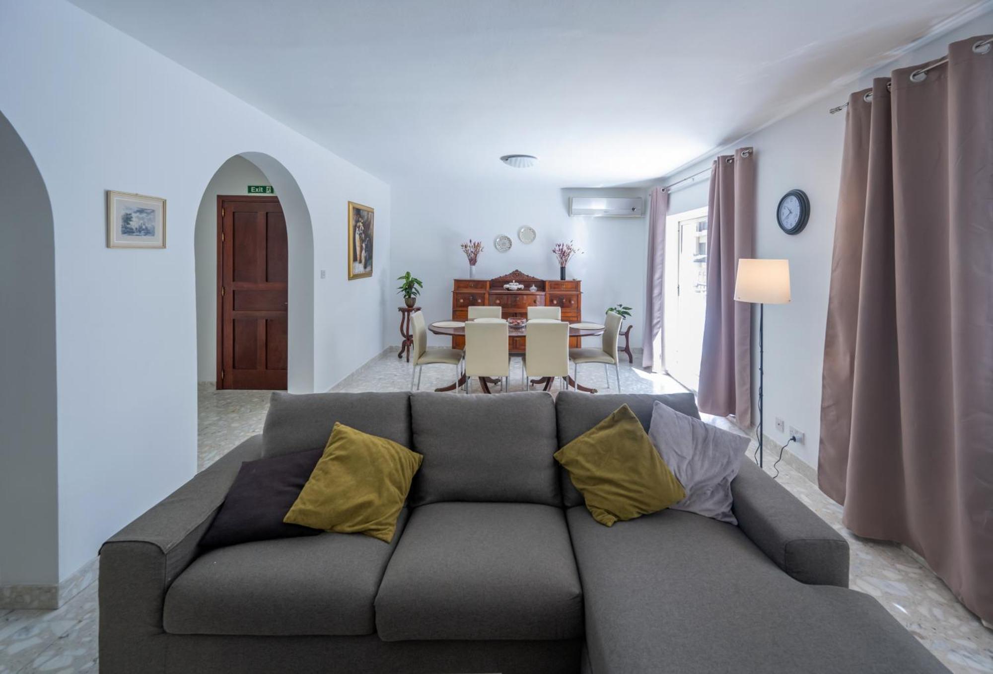 Spacious 3 Bedroom Apartment In The Heart Of St Julians San Ġiljan Kültér fotó