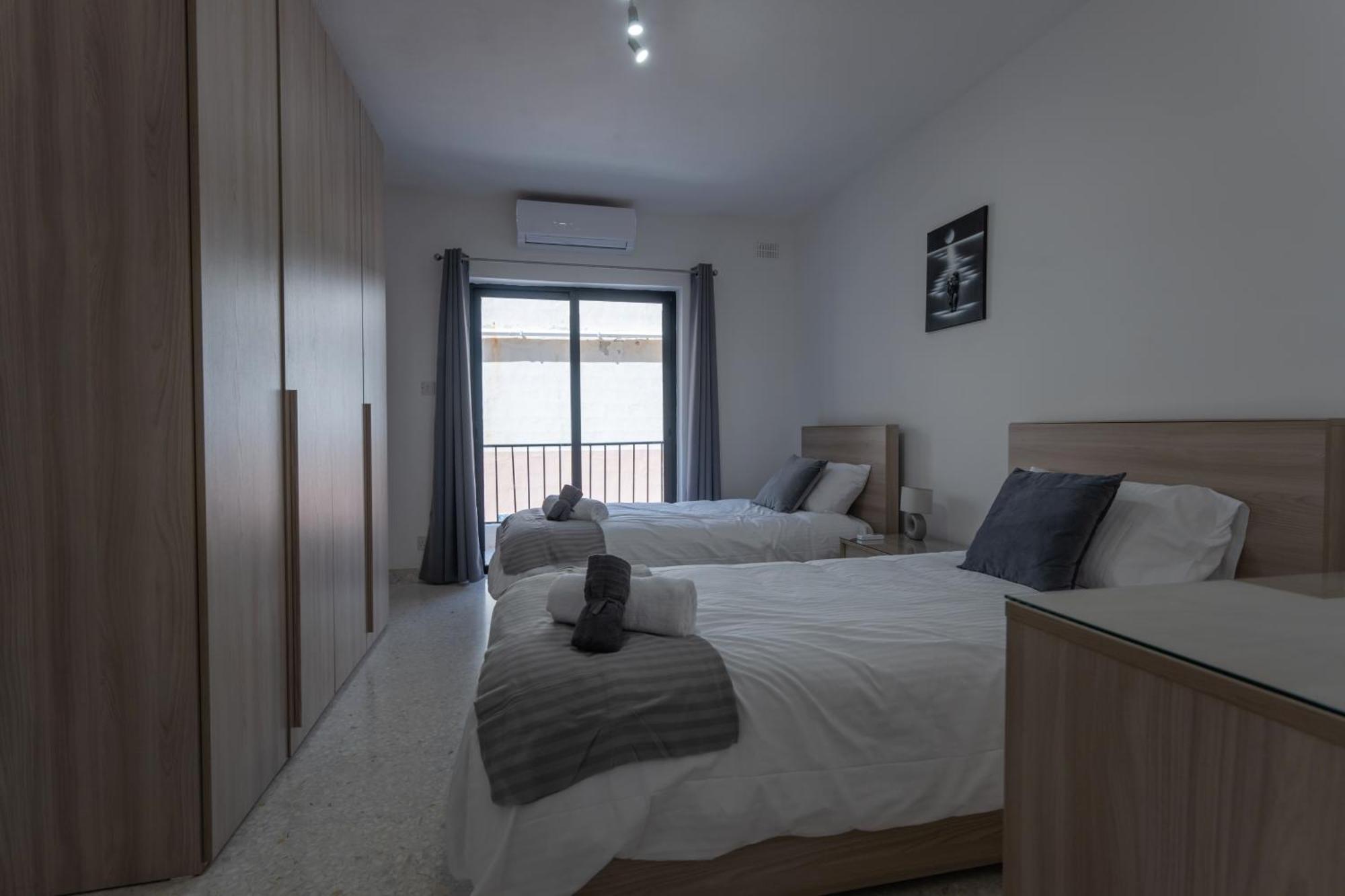 Spacious 3 Bedroom Apartment In The Heart Of St Julians San Ġiljan Kültér fotó
