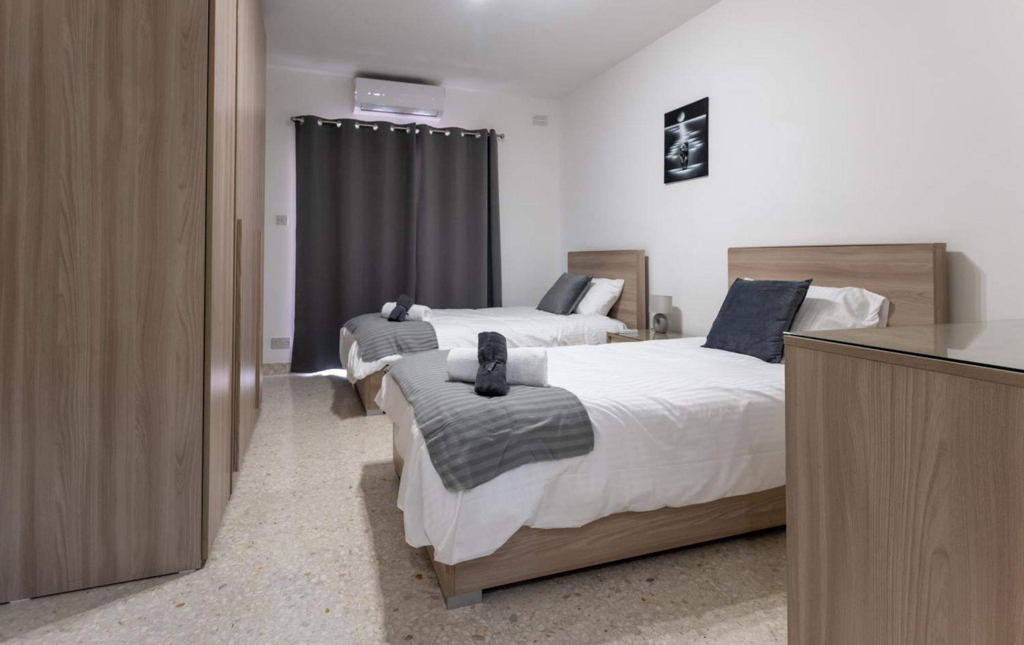 Spacious 3 Bedroom Apartment In The Heart Of St Julians San Ġiljan Kültér fotó