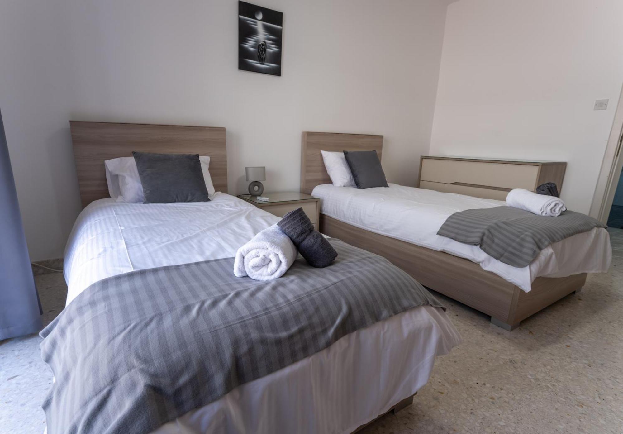 Spacious 3 Bedroom Apartment In The Heart Of St Julians San Ġiljan Kültér fotó