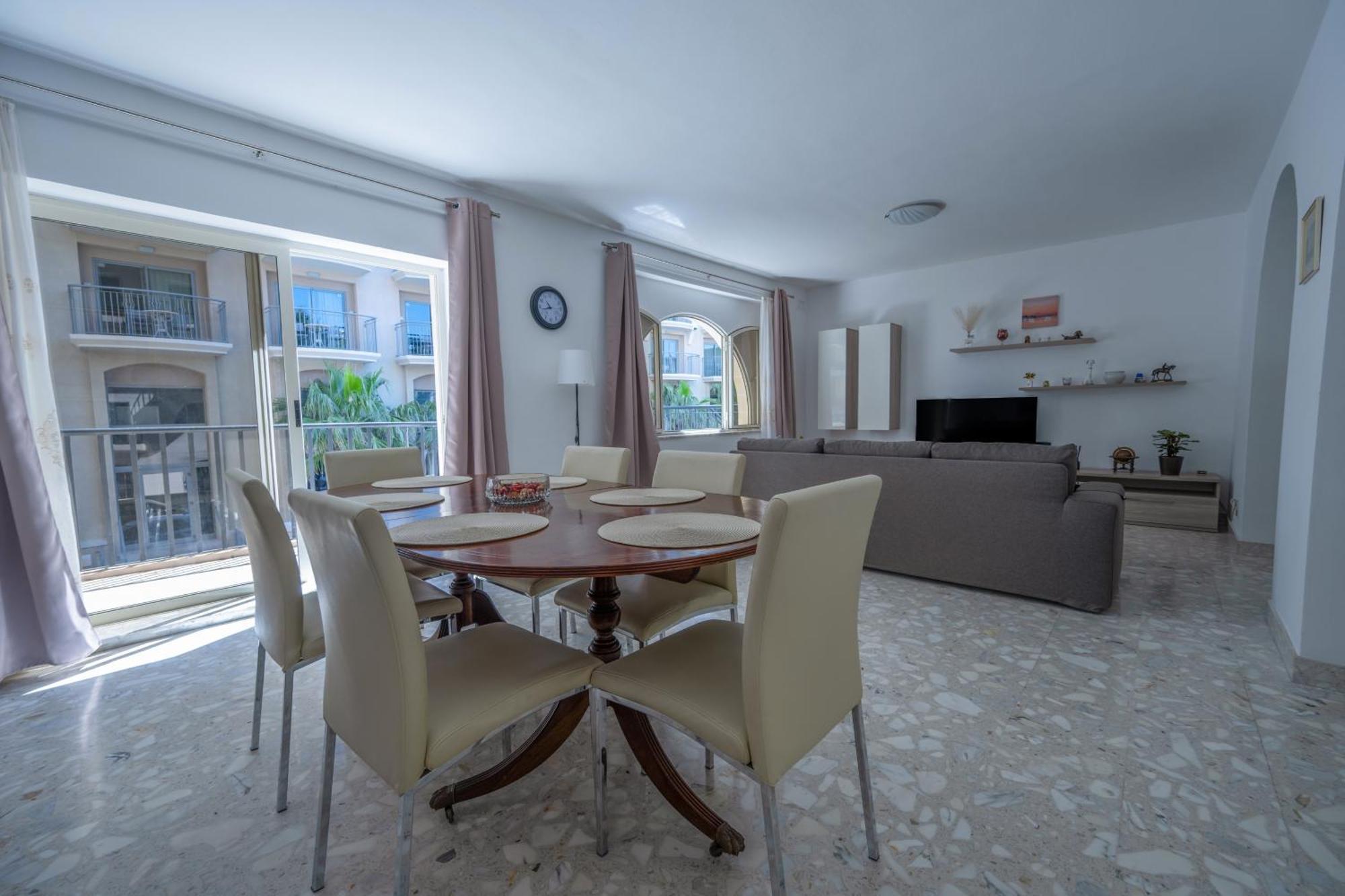 Spacious 3 Bedroom Apartment In The Heart Of St Julians San Ġiljan Kültér fotó