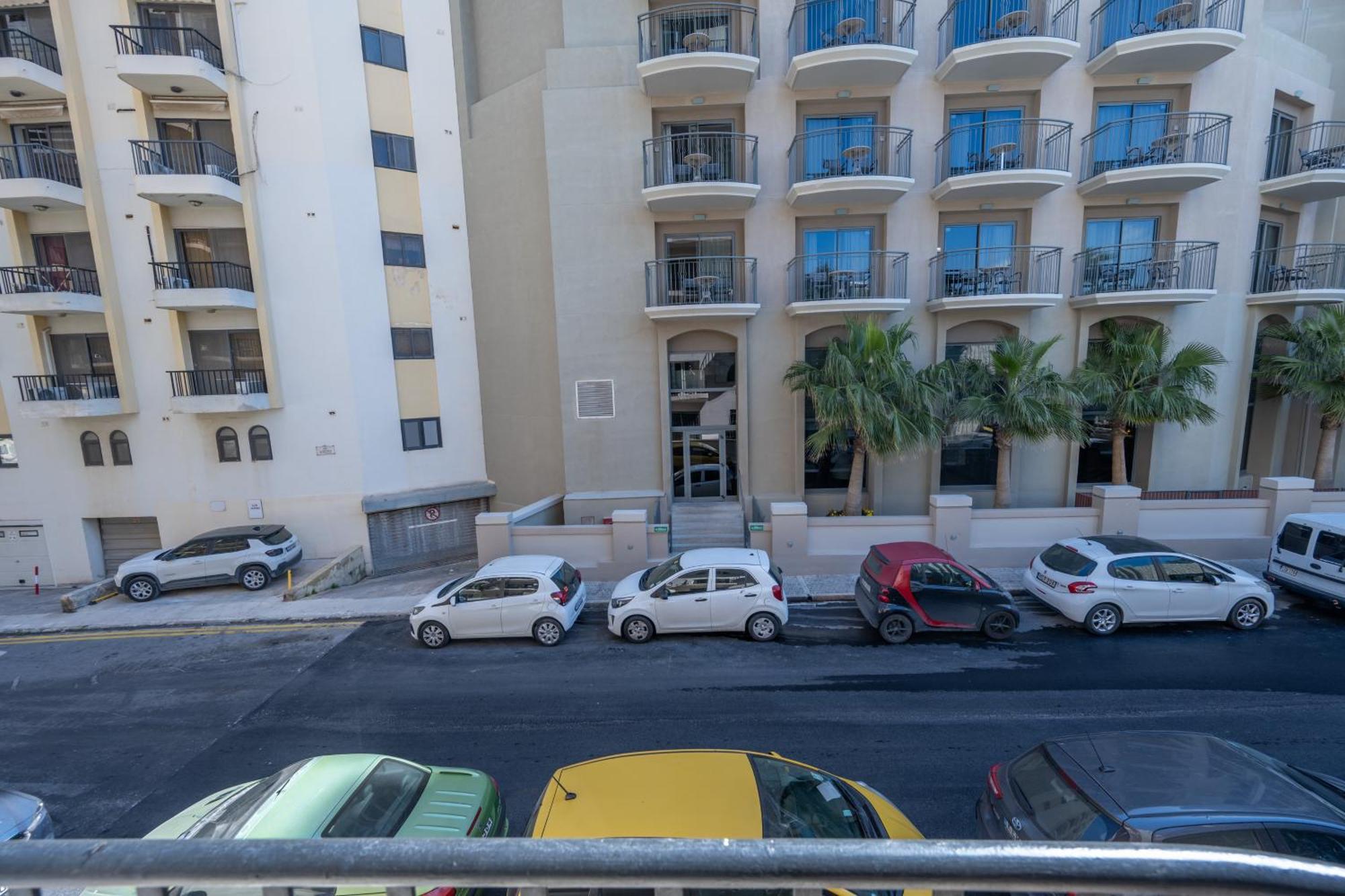 Spacious 3 Bedroom Apartment In The Heart Of St Julians San Ġiljan Kültér fotó