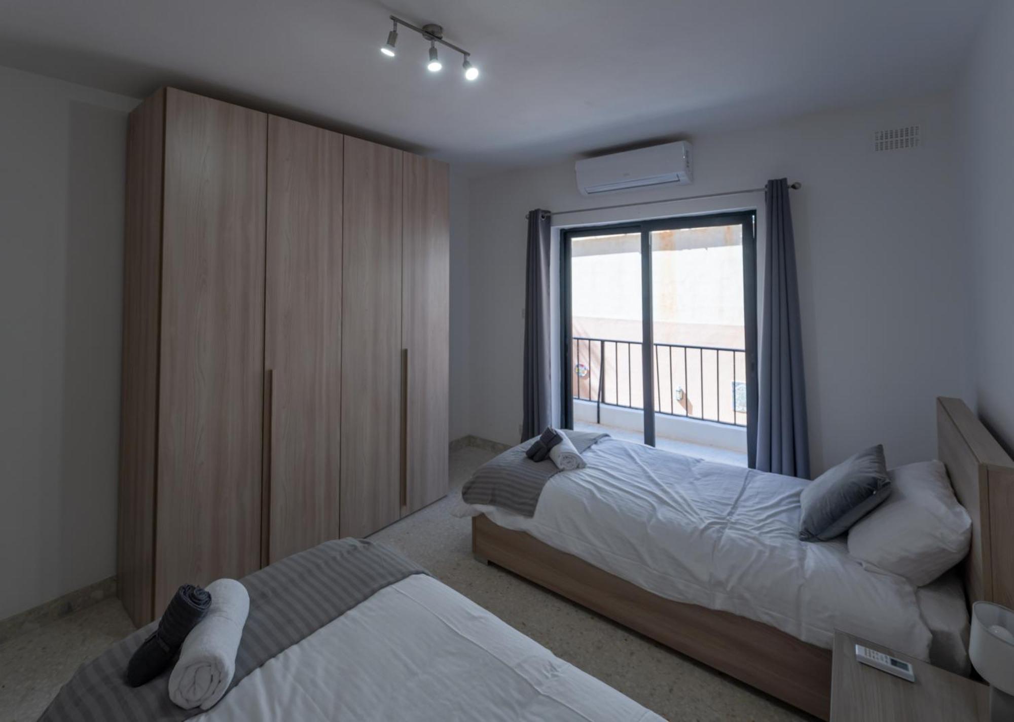 Spacious 3 Bedroom Apartment In The Heart Of St Julians San Ġiljan Kültér fotó