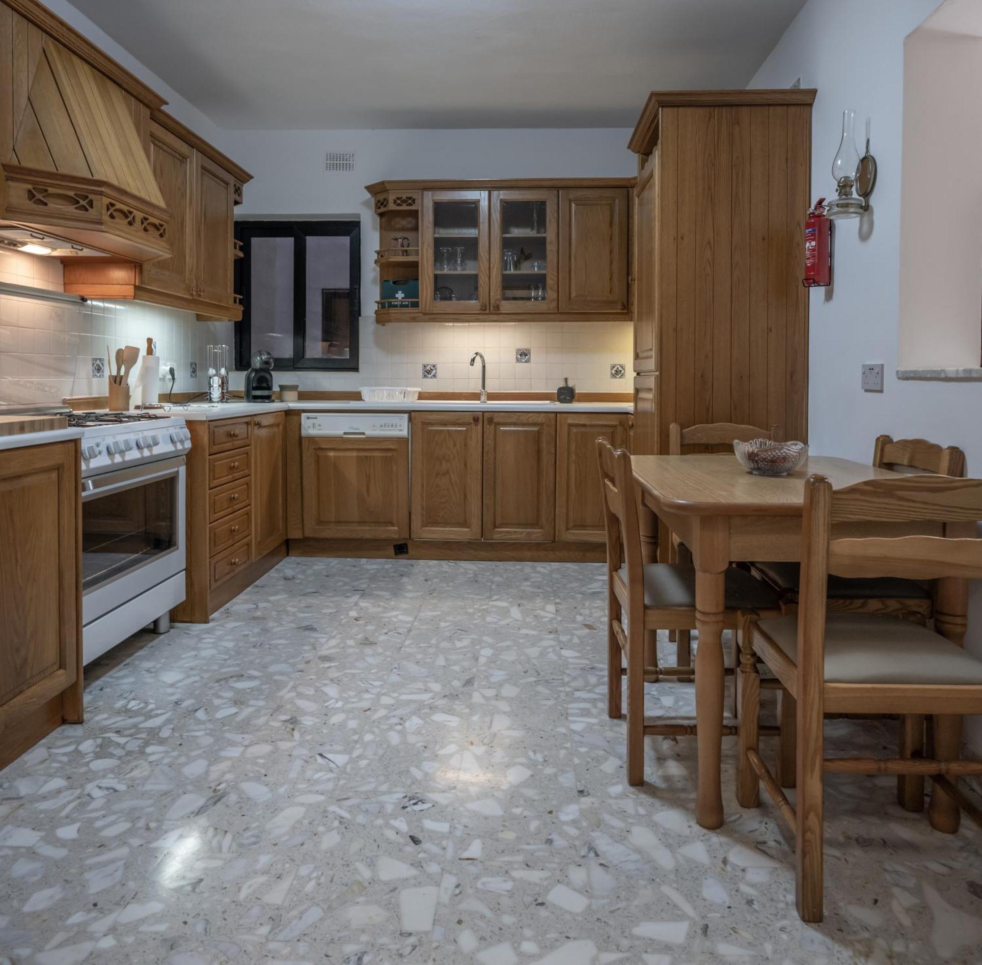Spacious 3 Bedroom Apartment In The Heart Of St Julians San Ġiljan Kültér fotó