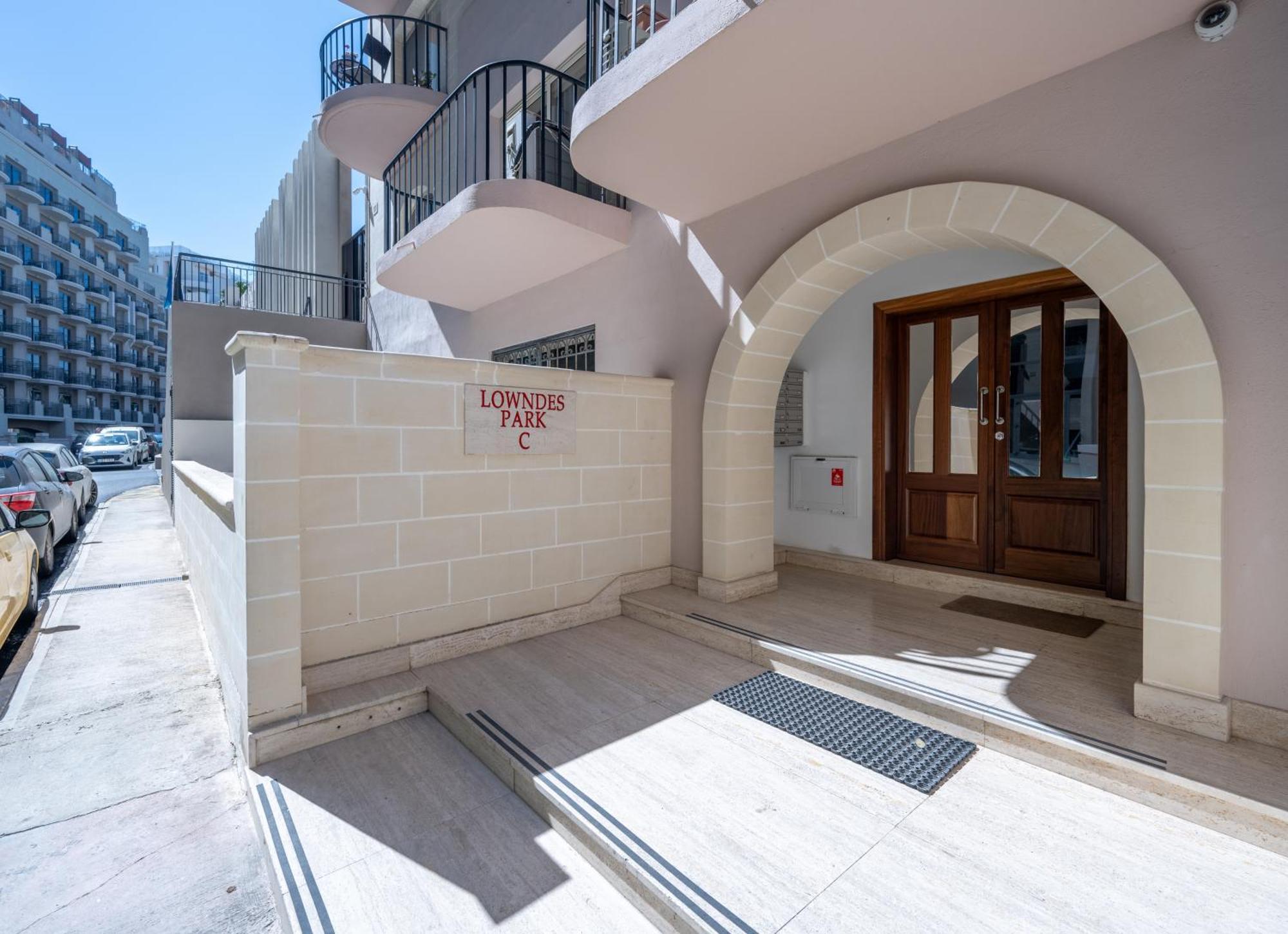 Spacious 3 Bedroom Apartment In The Heart Of St Julians San Ġiljan Kültér fotó