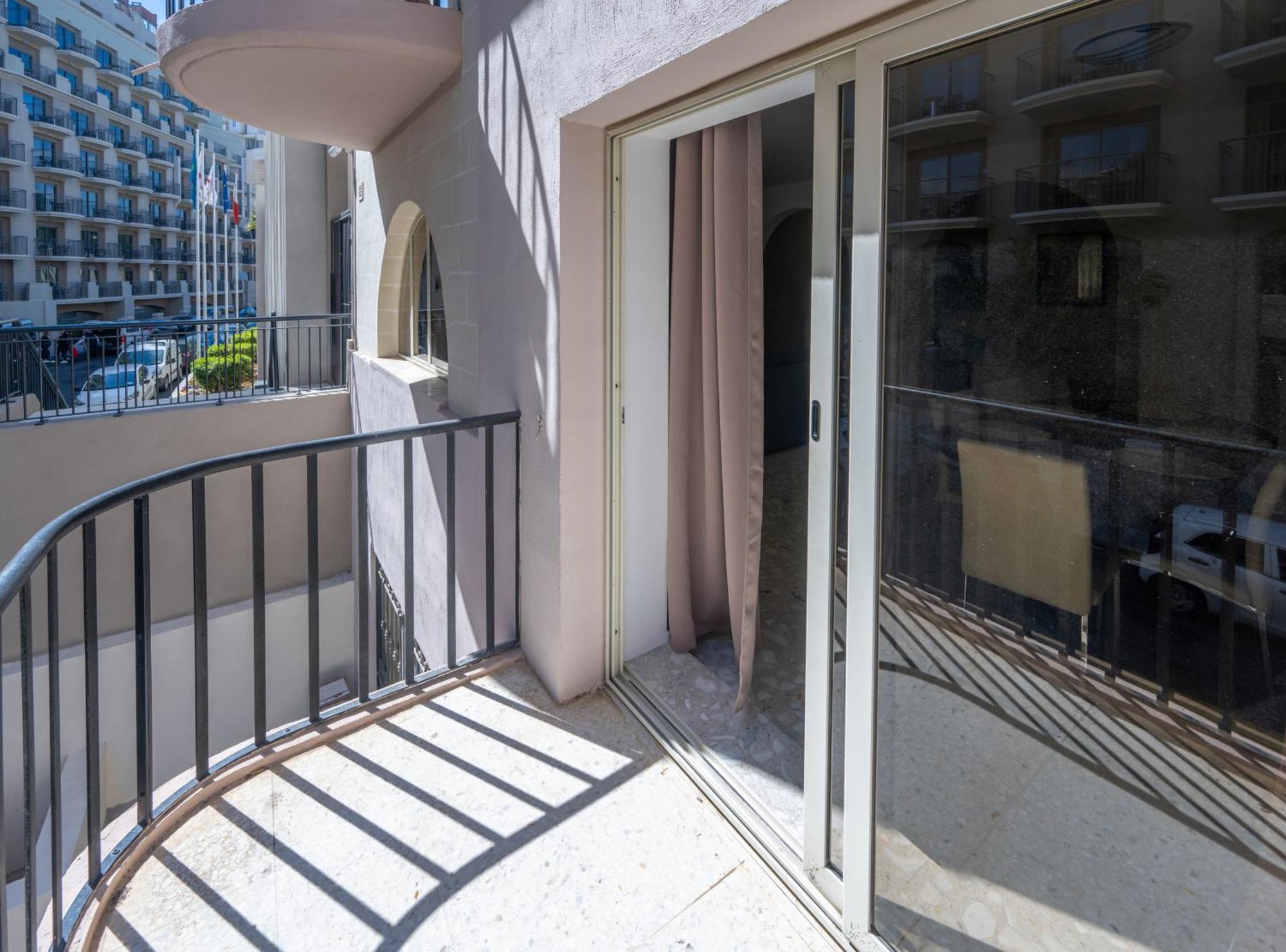 Spacious 3 Bedroom Apartment In The Heart Of St Julians San Ġiljan Kültér fotó