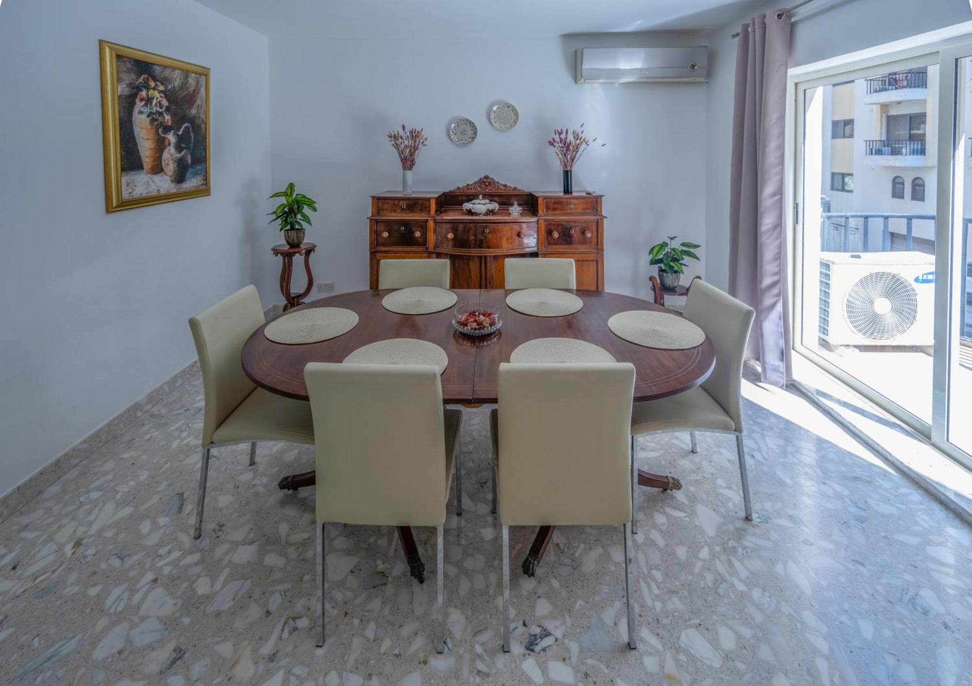 Spacious 3 Bedroom Apartment In The Heart Of St Julians San Ġiljan Kültér fotó