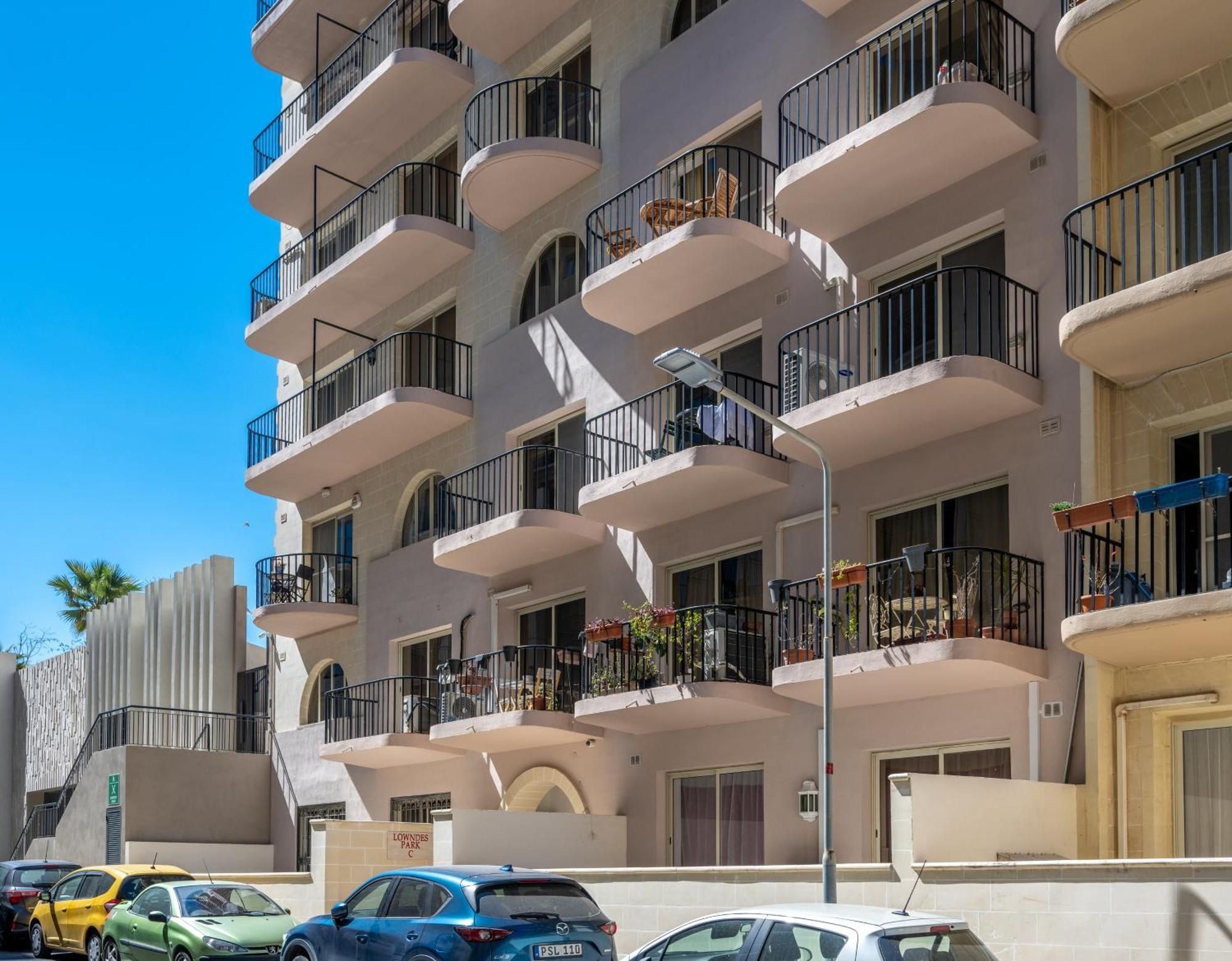 Spacious 3 Bedroom Apartment In The Heart Of St Julians San Ġiljan Kültér fotó