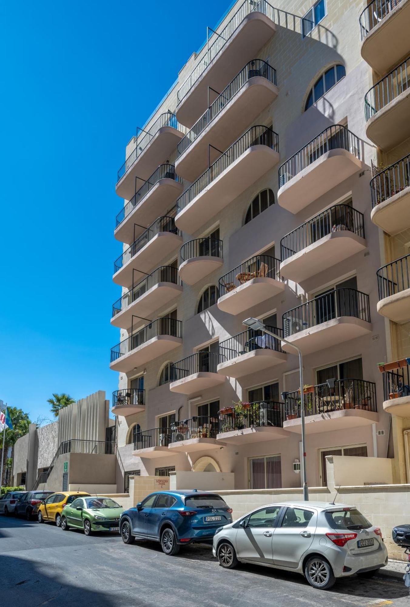 Spacious 3 Bedroom Apartment In The Heart Of St Julians San Ġiljan Kültér fotó